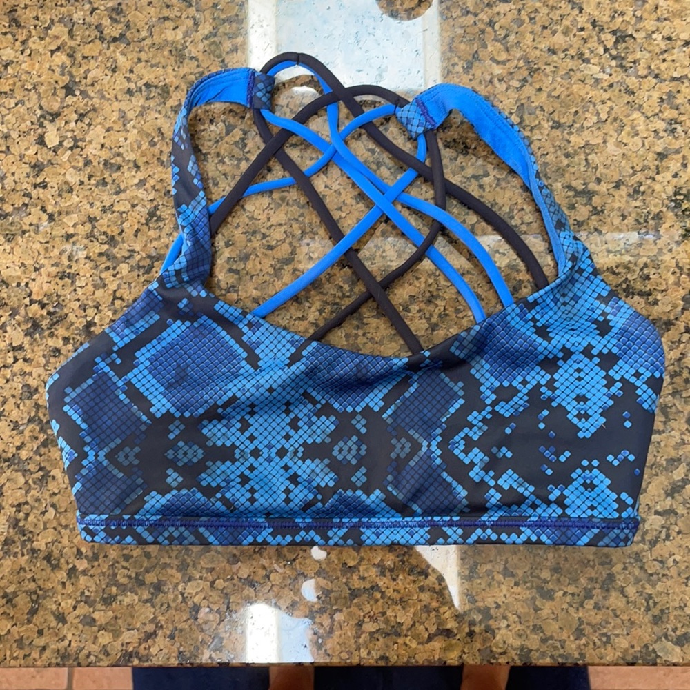 Free to be bra lululemon size 4, blue